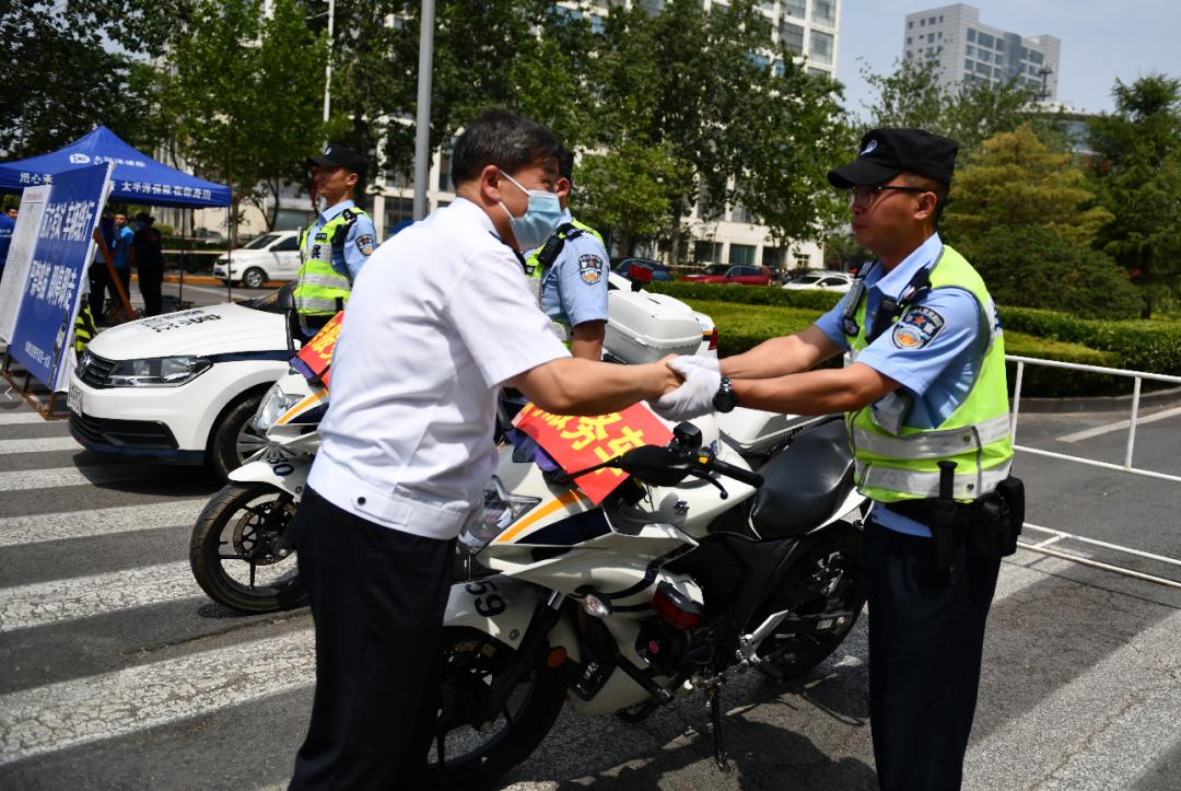 邯郸市交巡警支队支队长李怀实地督导检查高考安保工作澎湃号·政务澎湃新闻 The Paper 5041