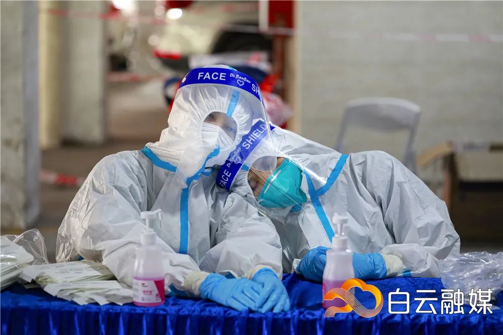 看哭了白云核酸采样护士的一天谢谢你们拼尽全力的守护67