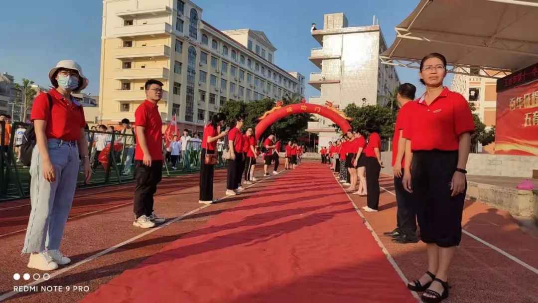 玉林市第十一中學容縣高中,考生擊掌加油玉林市第一中學,考生出徵!