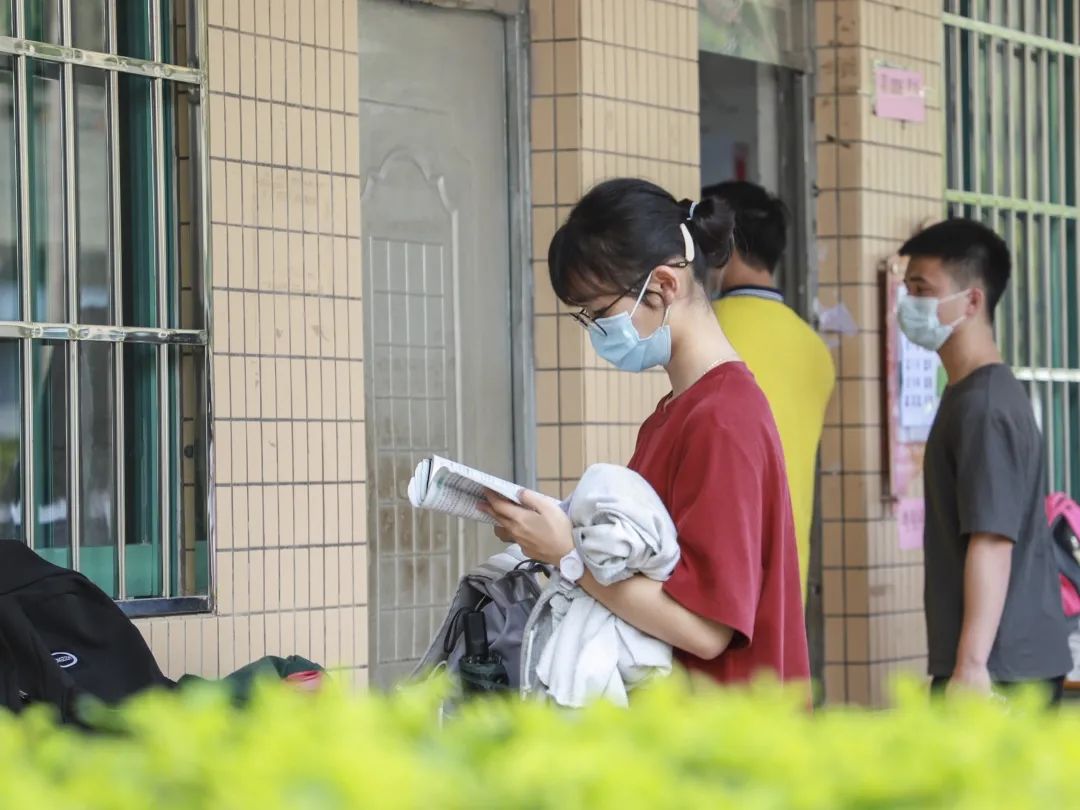 图源 高要发布△高要二中师生一起加油打气.