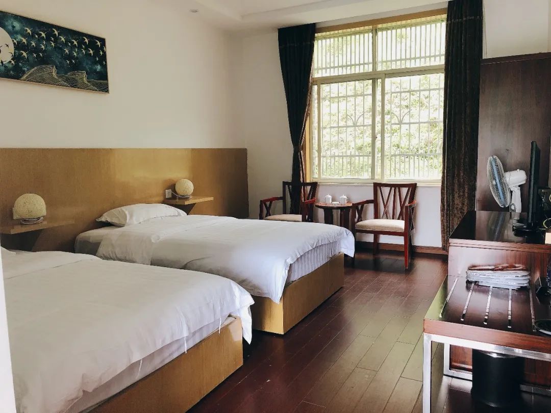 深山里的简朴民宿来幕阜山居呼吸清新空气欢度亲子夏天
