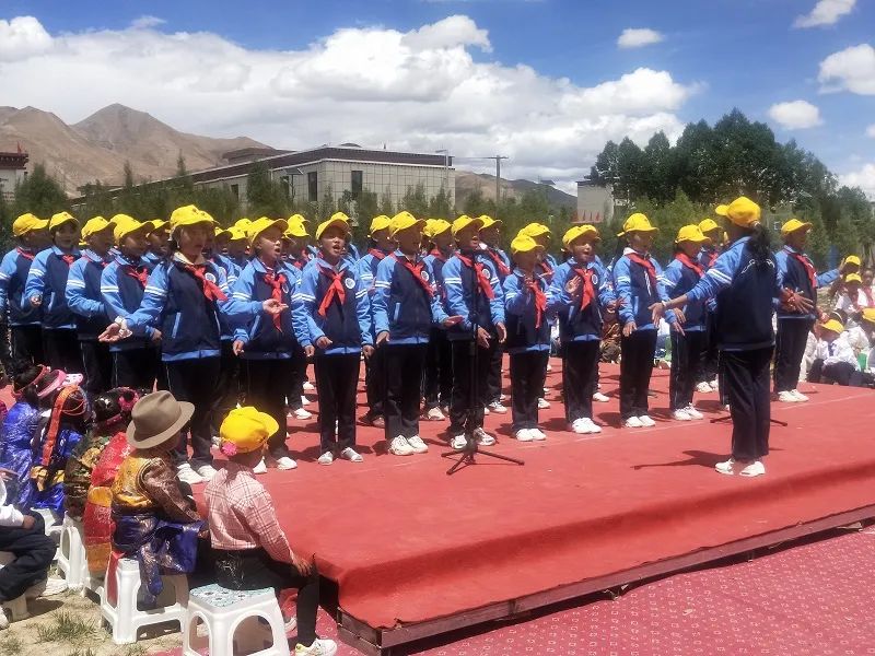 沪藏交流跨越万里的牵手江孜浦东多所学校开展结对帮扶活动