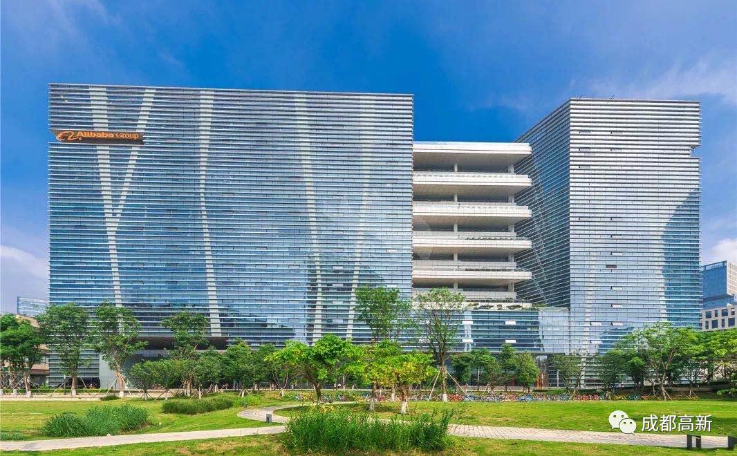 提供一站式服务一天工作的疲惫在绚丽的夜生活中一扫而空长虹科技大厦