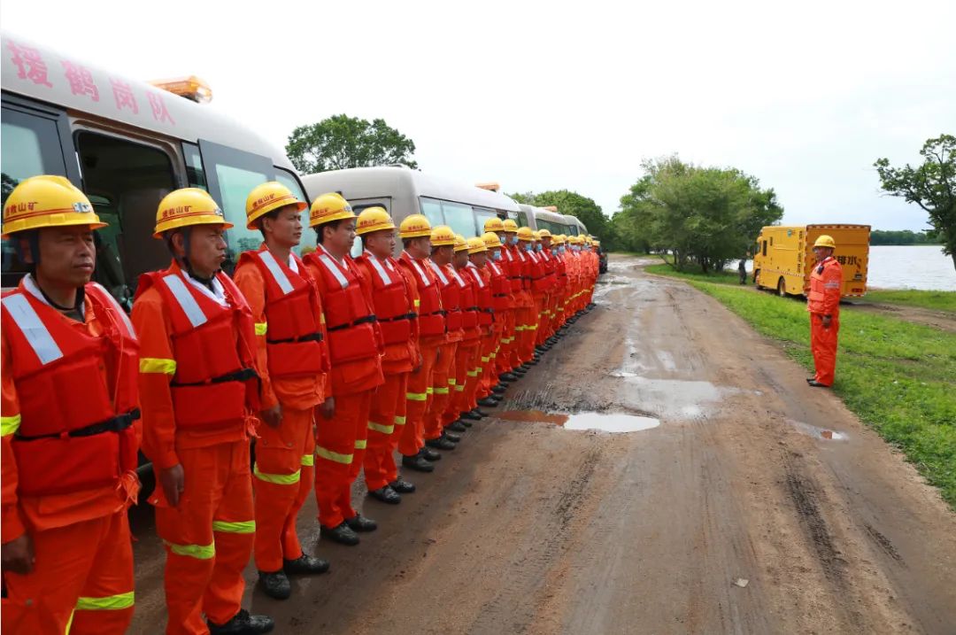 国家矿山应急救援鹤岗队开展防汛抢险救援专项应急演练