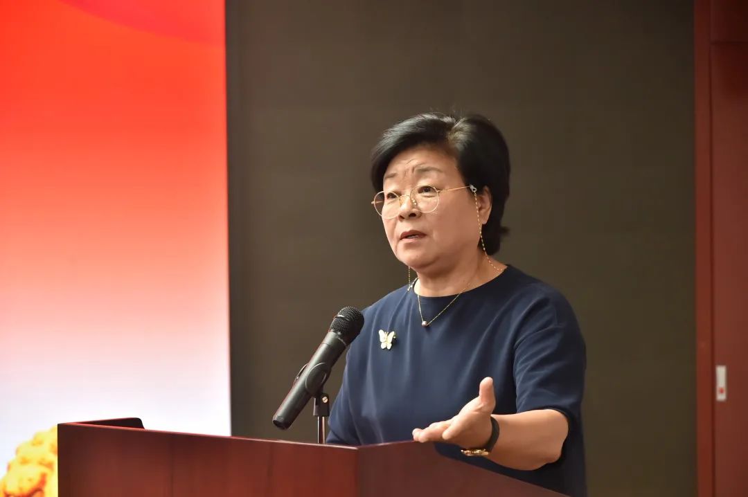 高级心理咨询师薛歆然等代表与最高检第十检察厅办案检察官齐涛,孔静