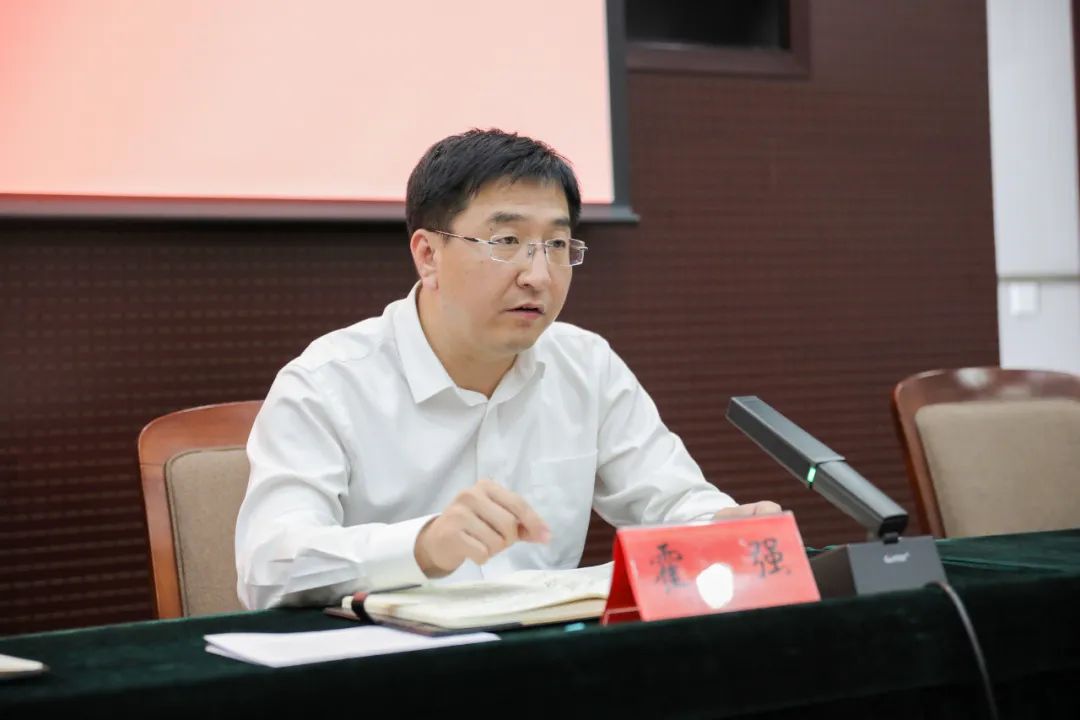 丰南区领导霍强,董金海出席会议.