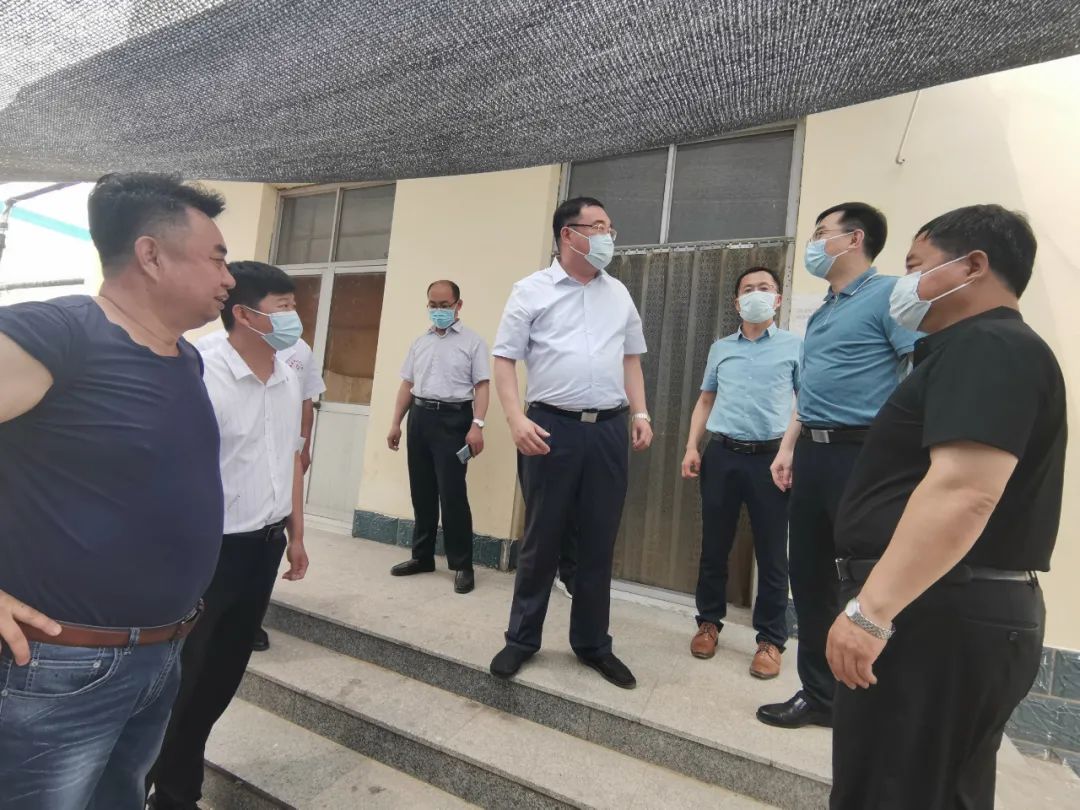 县委副书记代县长吴海山到陈庄镇就新冠疫苗接种工作进行调研