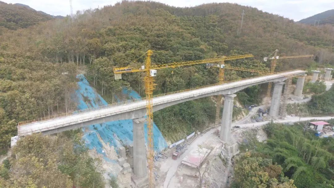 最后一座隧道中老铁路景寨隧道贯通