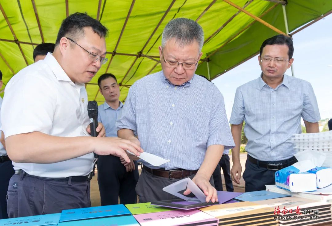 沈晓明到洋浦经济开发区调研油气产业发展情况并主持召开座谈会