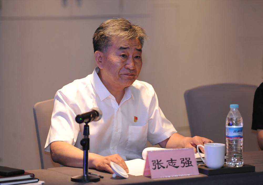 "考评会现场,鲁商集团党委委员,副总经理,鲁商财务公司董事长张志强