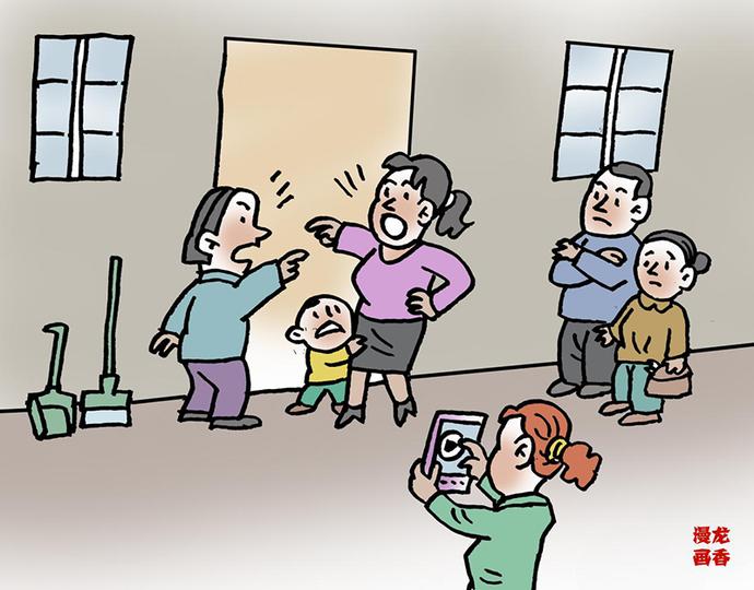 双语普法栏目95丨民法典与生活同行围观好奇凑热闹摄像自赏别网传