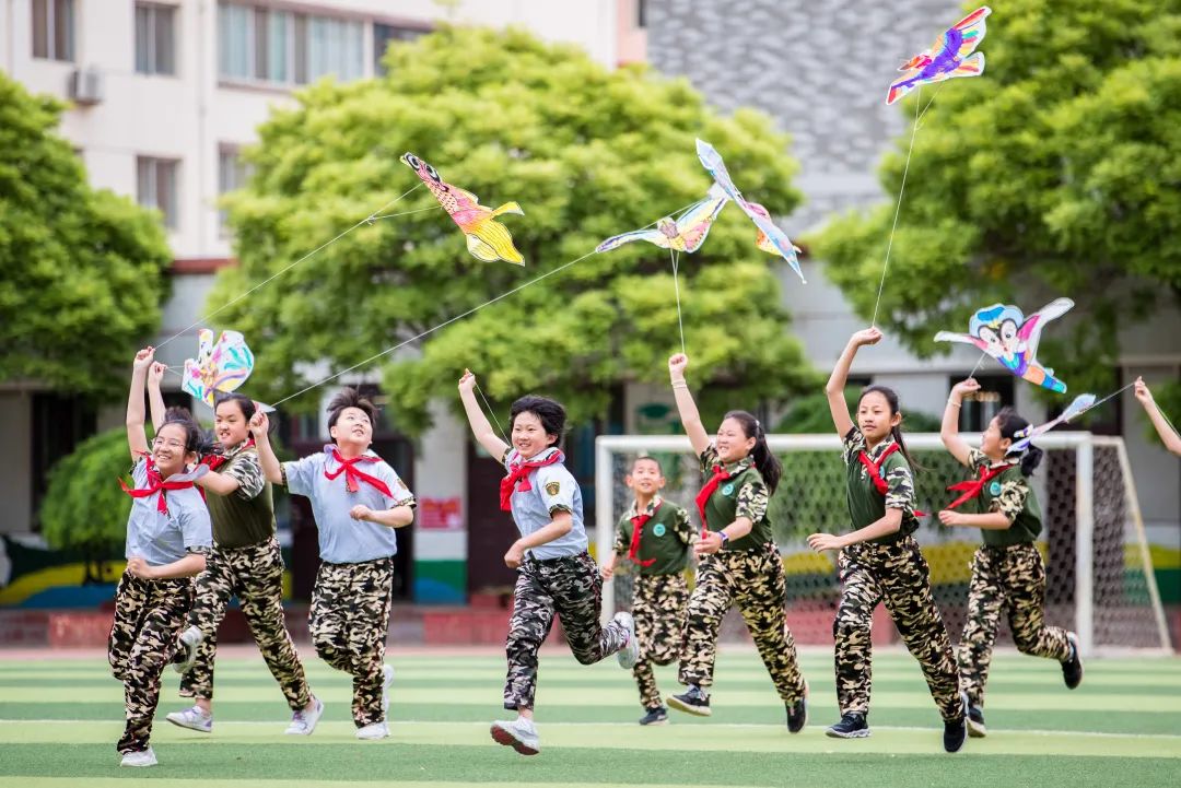 放飞纸鸢迎端午