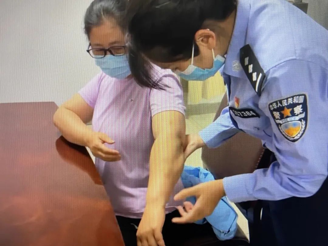 拒绝测温还冲卡 行政拘留!