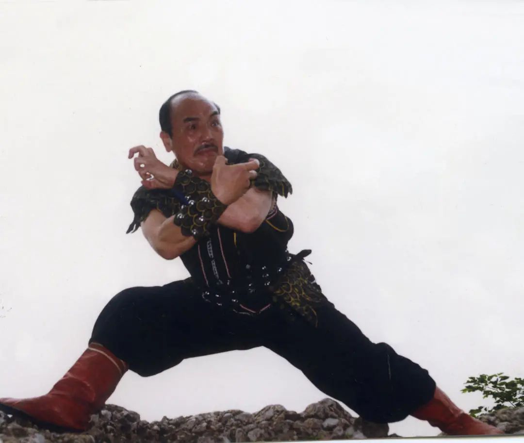 新宁县武术馆的创始人,"岩鹰拳"拳术套路和"岩鹰中小学广播操"的创编