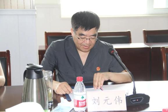 区人大法工委主任周建平等一行到卧龙区人民法院调研民事审判工作,并