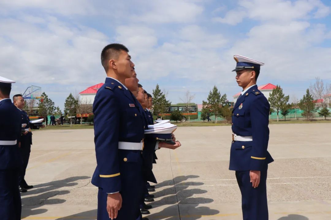 基层一线丨严整队容风纪正规队伍秩序