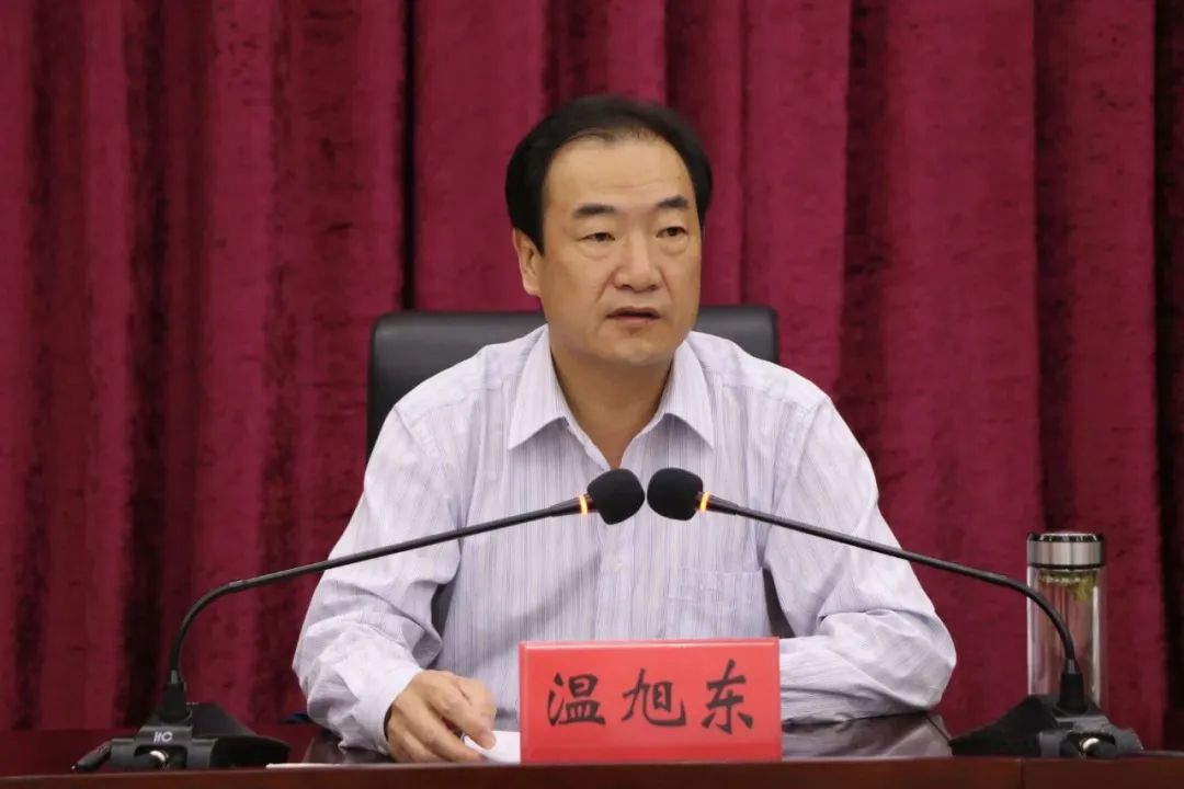 省第五驻点指导组副组长温旭东作专题宣讲.