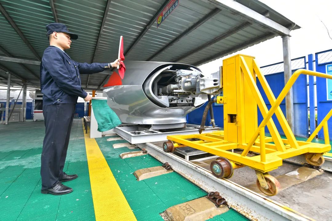 随车机械师从这里走上复兴号