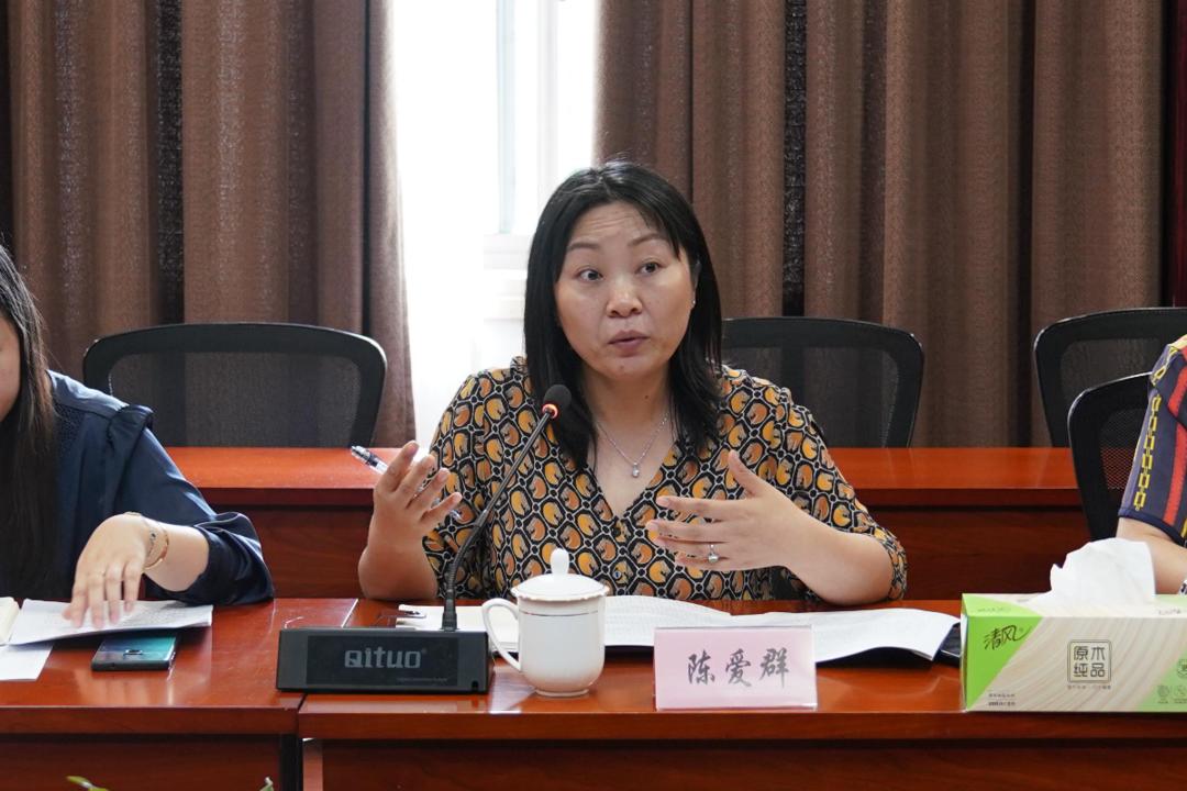 会上,朱梅芹,郁依萍,陈爱群,张琳等四位代表,分别就我区老旧小区管线