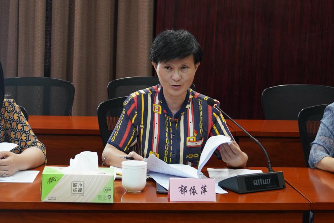 会上,朱梅芹,郁依萍,陈爱群,张琳等四位代表,分别就我区老旧小区管线