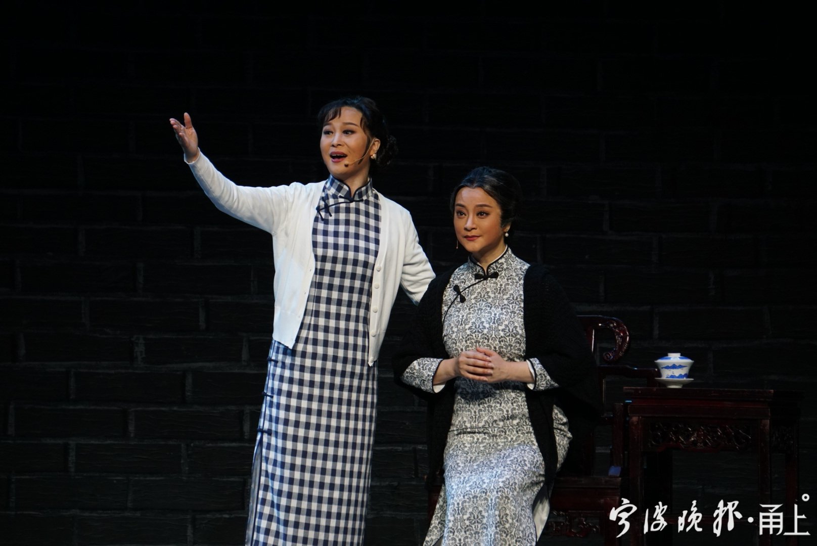 原创甬剧众家姆妈首轮演出落幕本土红色故事引发各界热议