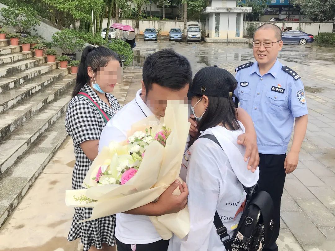 的云南籍失踪人员宋思楠联络到家人,一路护送至云南的边陲小镇耿马镇
