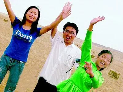16年前那个带着弃婴妹妹上大学的中国男孩洪战辉后来怎么样了
