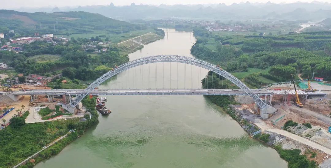 合山红水河特大桥全桥贯通!