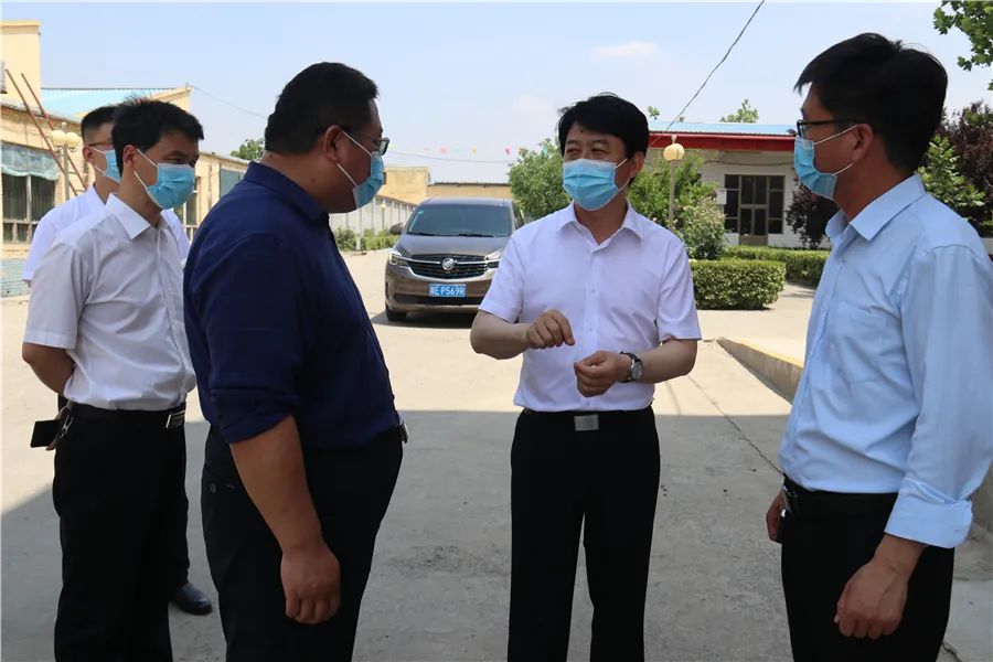 【隆尧融媒记者 子亮 张岭】6月13日,县委书记王文玉深入到尹村镇政府