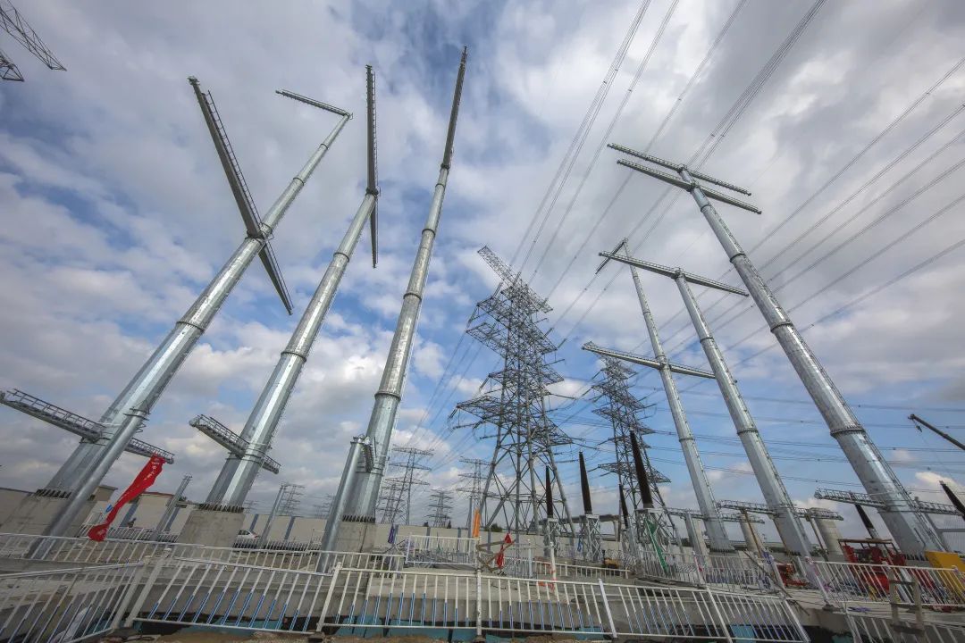 广州南沙港铁路超高压电力线迁改工程取得重大突破