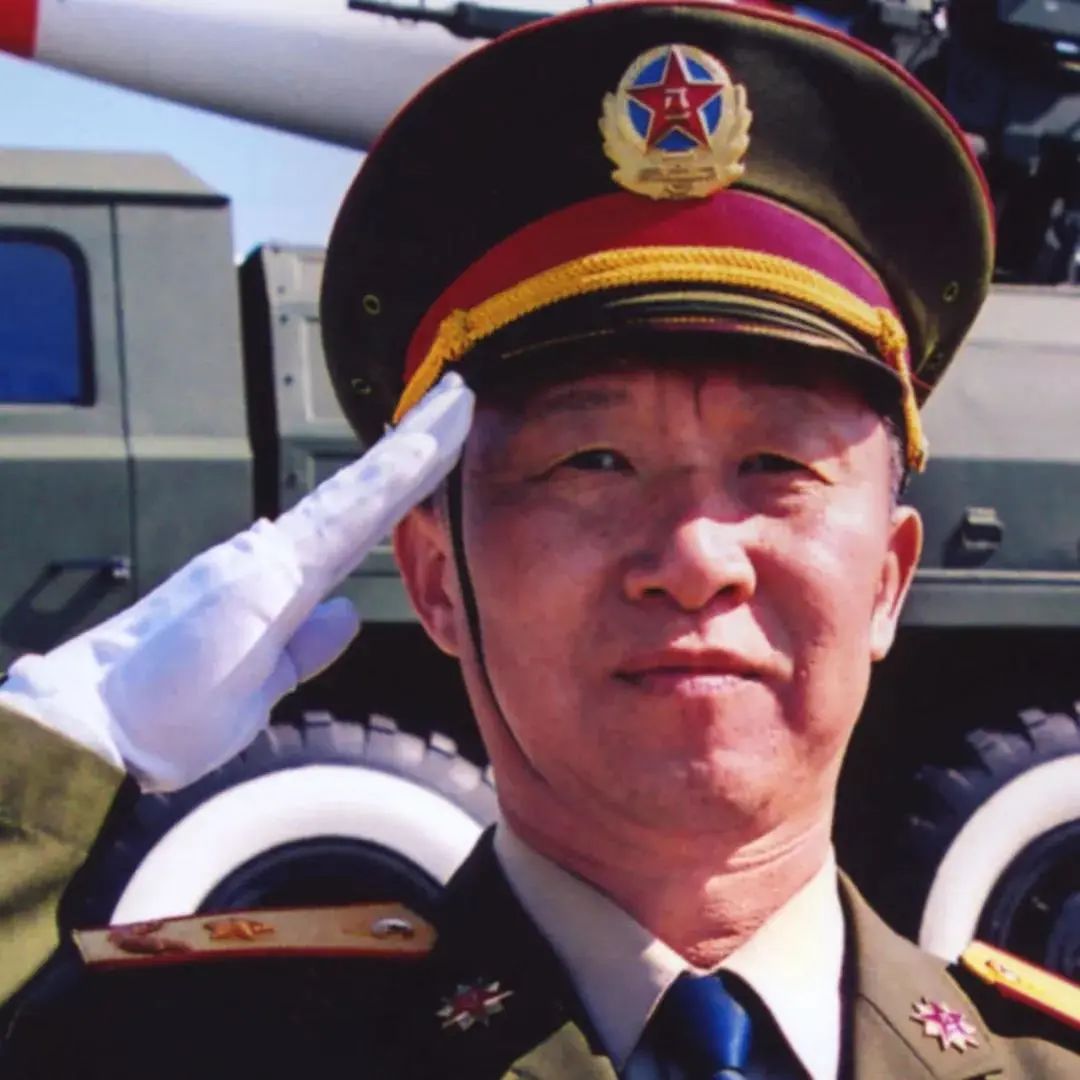 忠诚履行使命的模范指挥员杨业功