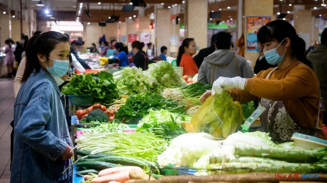 强化蔬菜产销对接,加强终端 走出田间,走进市场