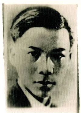 邓一飞烈士纪念碑位于开平市赤坎镇护龙村委会护龙学校前面.