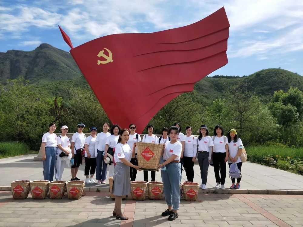 踐行動|豐臺區婦聯組織全體黨員幹部參觀紅色揹簍精神傳承教育基地