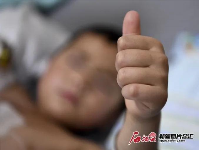 《生命接力》再现救治和田断臂男孩的"生死时速"