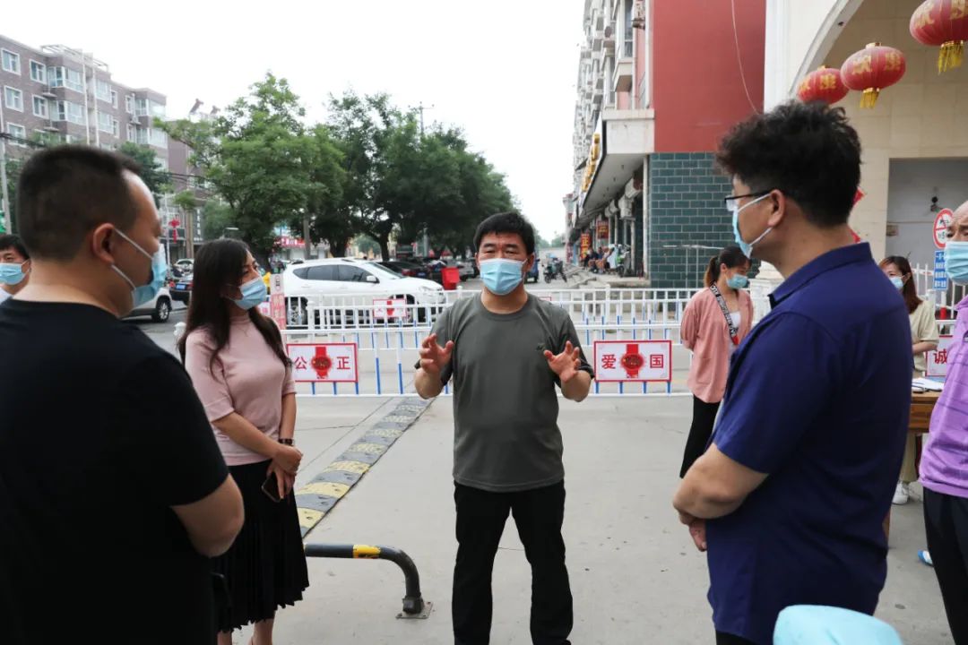 刘玉辉等县领导督导检查安全生产和疫苗接种工作