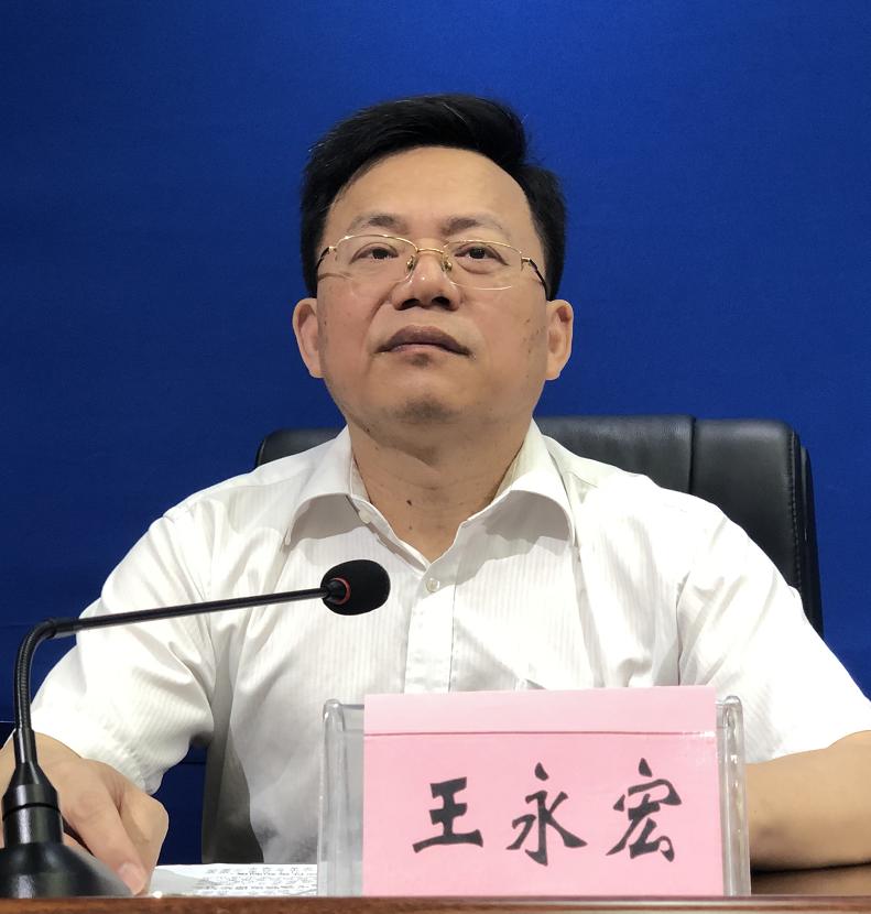 市法院党组副书记,副院长王永宏介绍九江市法院系统推出便民利民举措