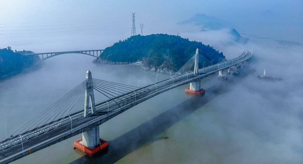 内畅外快的交通体系逐步成型,330国道洞头段,大门大桥等相继投用,从