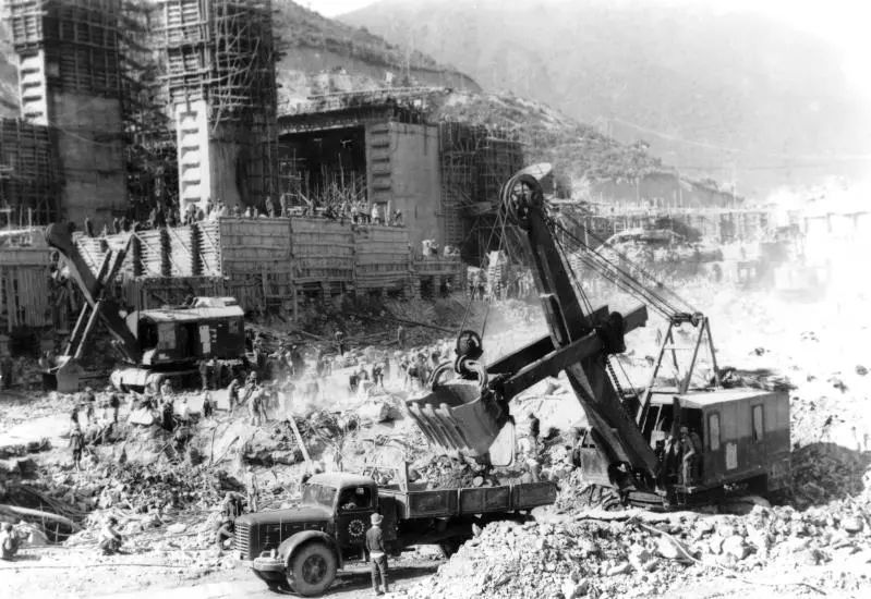 新中国第一座大型水电站新安江水电站的建设