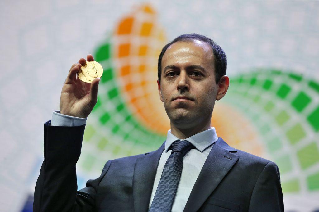 清华来了第二位菲尔兹奖得主是丘成桐力荐的老朋友caucherbirkar