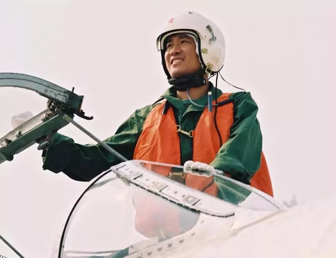 1983年高中毕业时赶上空军招飞,聂海胜抱着试试看的想法报了名,没想到