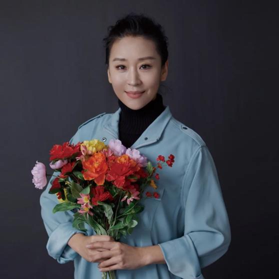 苗 圃 饰郭闽兰马驭崧 饰赵春生张晞临 饰迟子仪贾雨岚 饰奶奶"喊一声