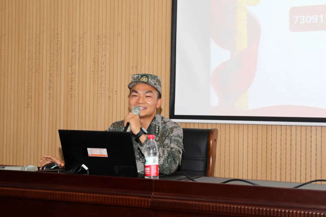 该旅结合部队"送诊到基层"活动,为当地人民群众进行巡诊送药,并组织