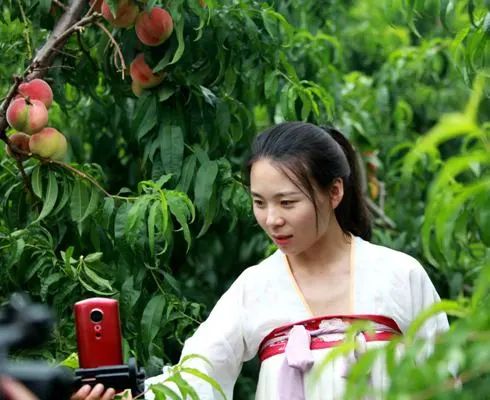 百年光辉历程纪录全面小康平邑县青春点亮创业梦想电商助力巾帼脱贫