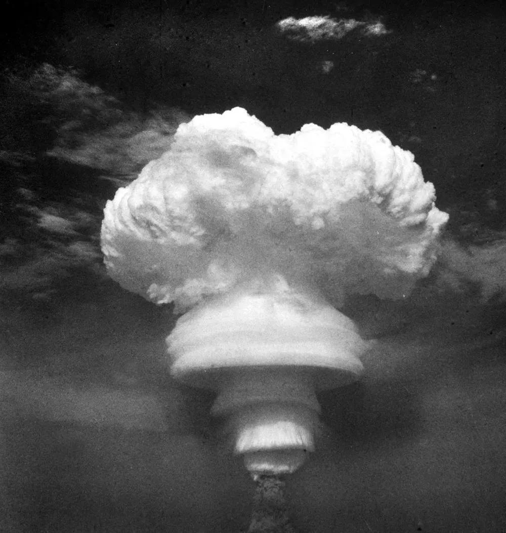 党史日历丨我国第一颗氢弹爆炸成功