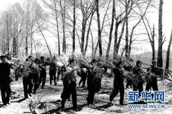 1949年,右玉首任县委书记张荣怀上任.