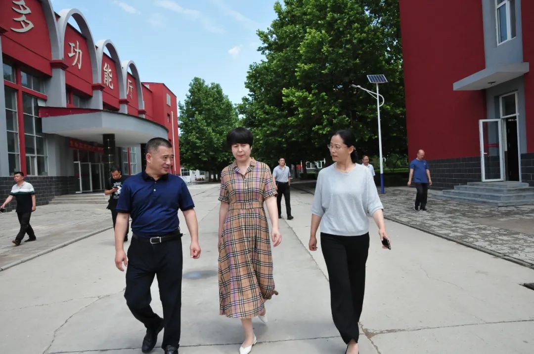 张丽娜到望都县部分中小学调研