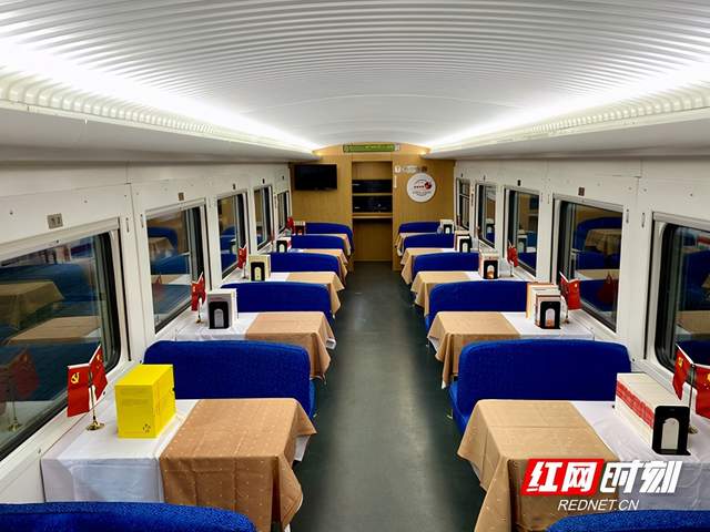 组图丨韶山至井冈山红色专列长啥样?一组高清图抢"鲜"看