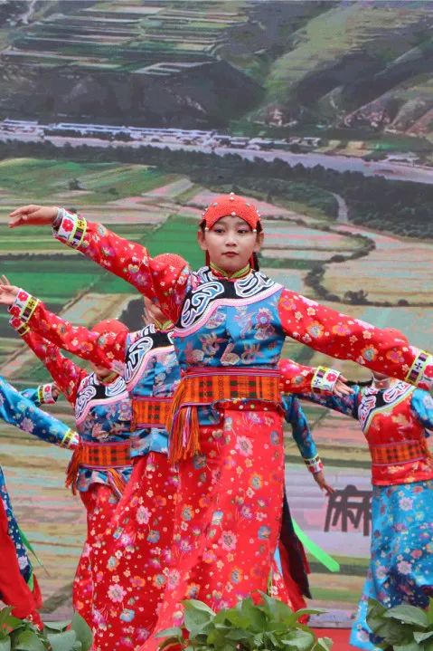 1921年,由革命烈士,卓尼第十九代土司杨积庆创办,命名为"卓尼初级小学