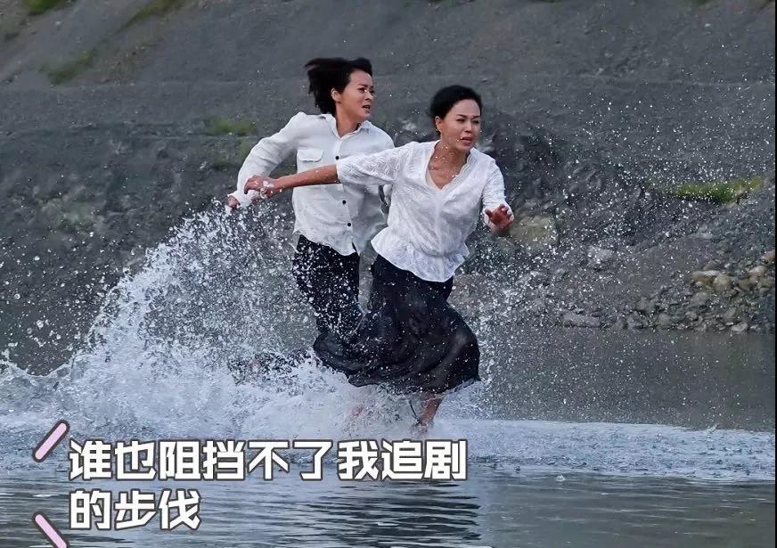 央八重播《鲜花盛开的山村》!网友:必须要二刷的剧!
